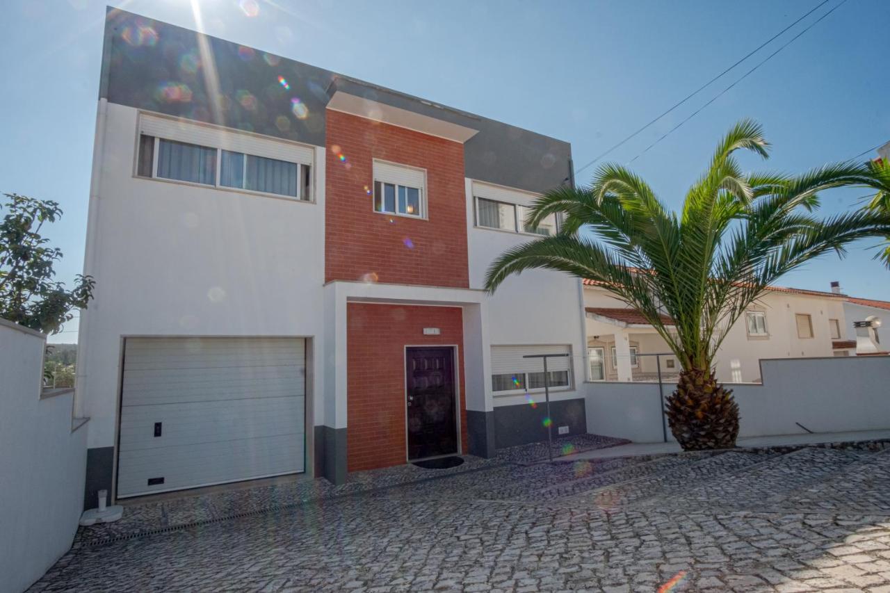 8 Rodrigues Family House - Villa With Patio Nazaré Exterior foto